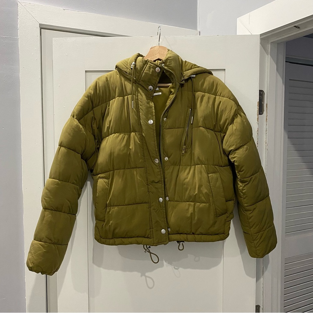 URBAN OUTFITTERS Olive Cropped Puffer Jacket
